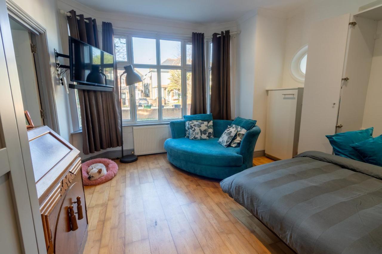 Spacious And Light Flat In Clapham Лондон Экстерьер фото