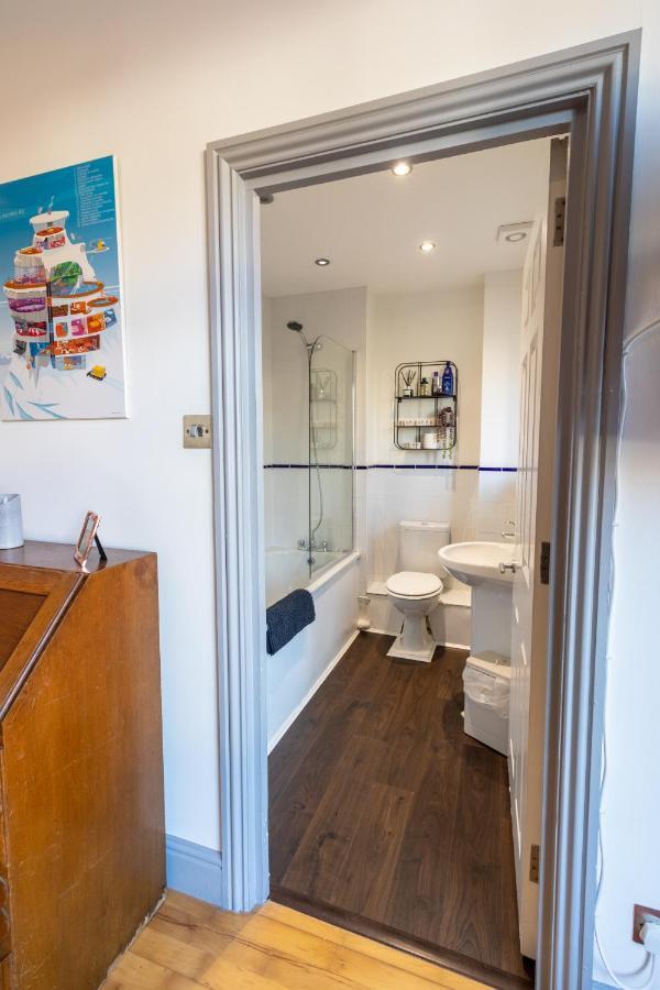 Spacious And Light Flat In Clapham Лондон Экстерьер фото